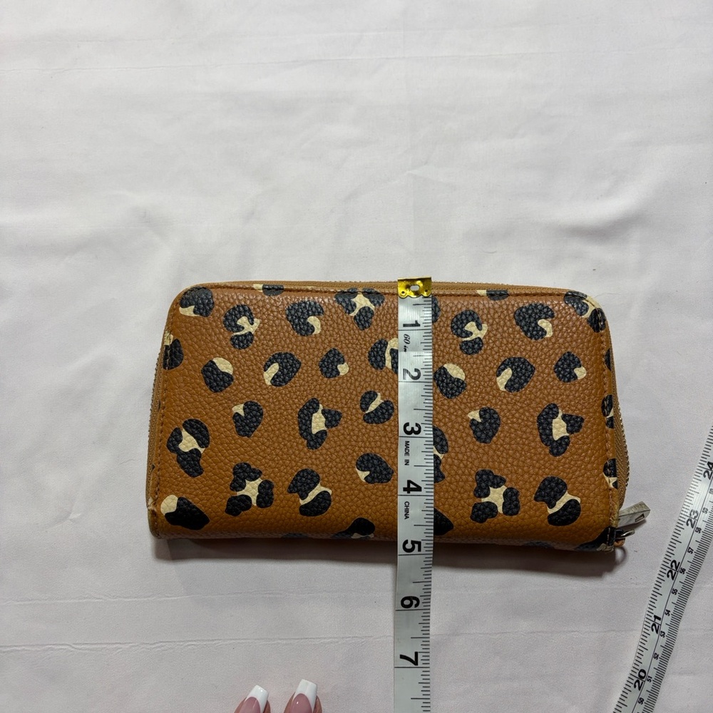 Thirty one all about the Benjamin’s wallet cheetah print - Picture 8 of 9